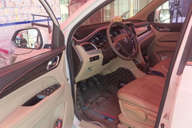 Used Baojun 730 2016 1.5L Manual Comfort Version 7 Seats China V Emission Standard Driver Seat