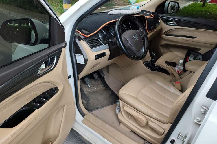 Used Baojun 730 2016 1.5L Manual Comfort Version 7 Seats China V Emission Standard Driver Seat