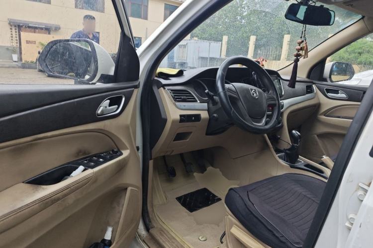 Used Baojun 730 2016 1.5L Manual Standard Version 7 Seats Driver Seat