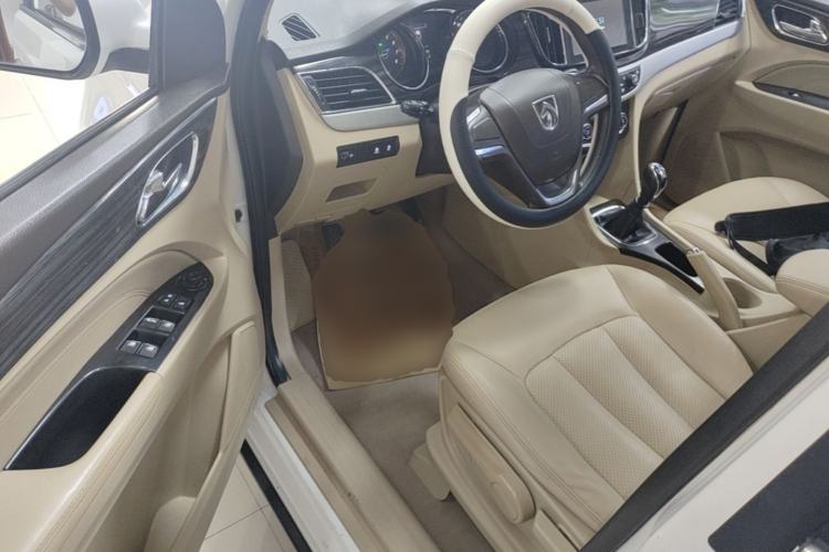 Used Baojun 730 2016 1.5T Manual Comfort Version 7 Seats Driver Seat