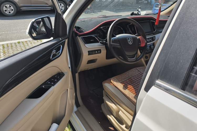Used Baojun 730 2016 1.5L Manual Comfort Version 7 Seats China V Emission Standard Driver Seat