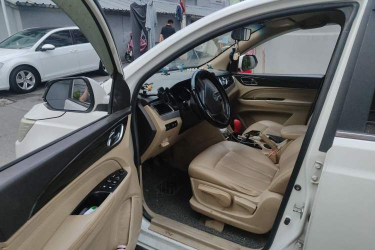 Used Baojun 730 2016 1.5L Manual Comfort Version 7 Seats China V Emission Standard Driver Seat