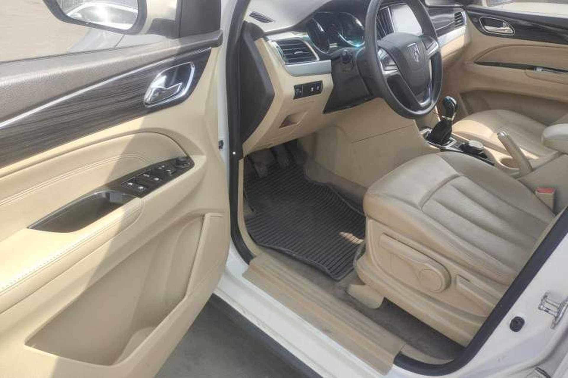 Used Baojun 730 2016 1.5L Manual Comfort Version 7 Seats China V Emission Standard Driver Seat