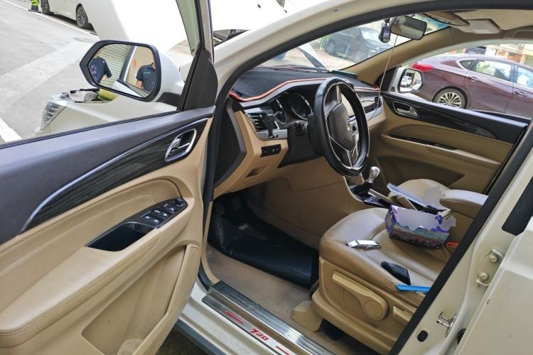 Used Baojun 730 2016 1.5L Manual Comfort Version 7 Seats China V Emission Standard Driver Seat