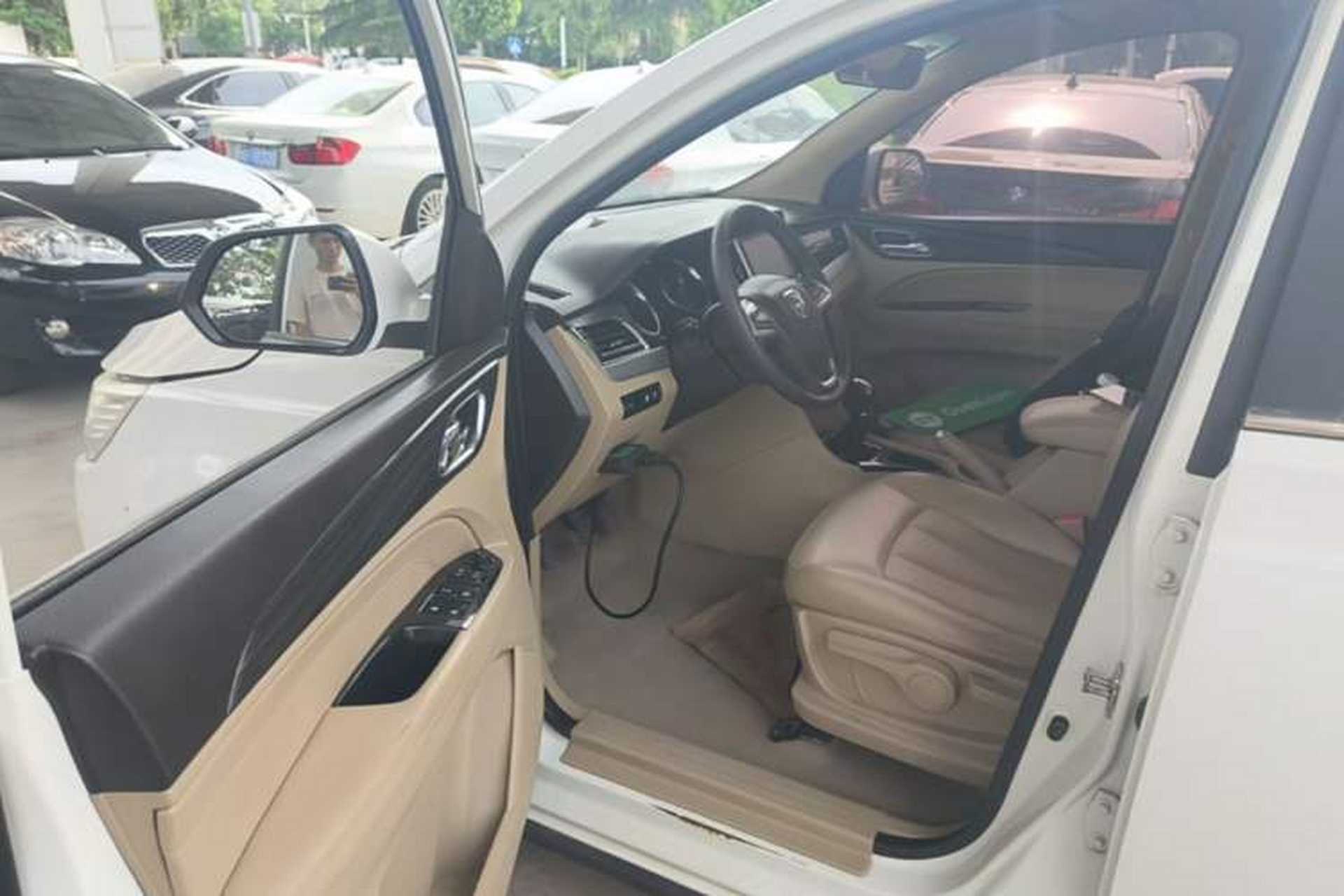 Used Baojun 730 2016 1.5L Manual Comfort Version 7 Seats China V Emission Standard Driver Seat