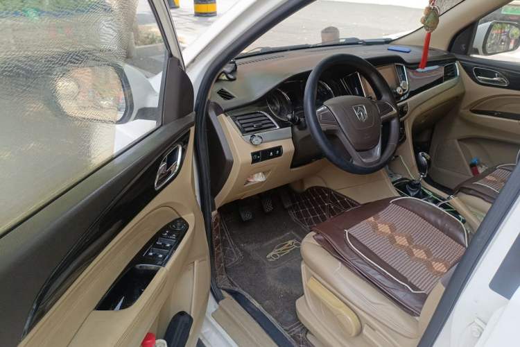 Used Baojun 730 2016 1.5L Manual Comfort Version 7 Seats China V Emission Standard Driver Seat