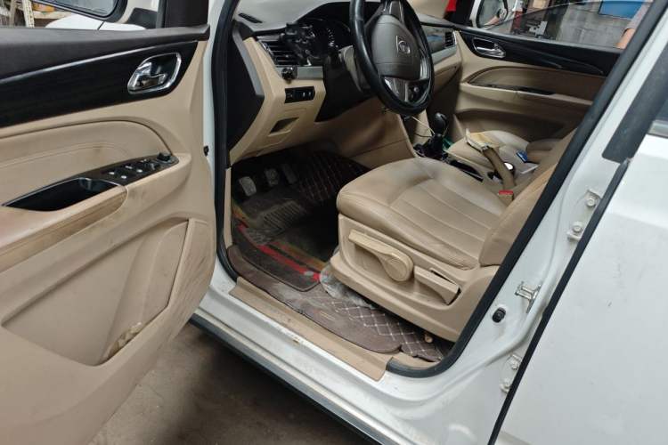 Used Baojun 730 2016 1.5L Manual Comfort Version 7 Seats China V Emission Standard Driver Seat