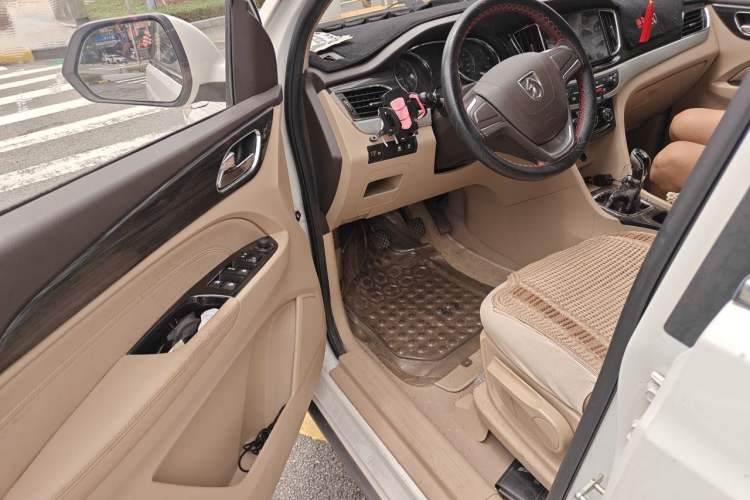Used Baojun 730 2016 1.5L Manual Comfort Version 7 Seats China V Emission Standard Driver Seat