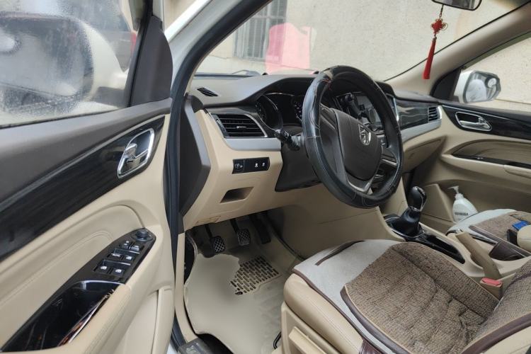 Used Baojun 730 2016 1.5L Manual Luxury Edition 7 Seats Driver Seat