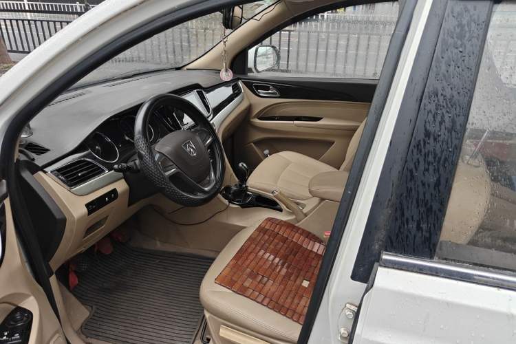 Used Baojun 730 2016 1.5L Manual Comfort Version 7 Seats China V Emission Standard Driver Seat