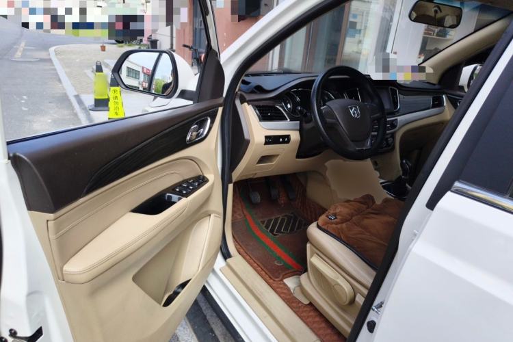 Used Baojun 730 2016 1.5T Manual Comfort Version 7 Seats Driver Seat