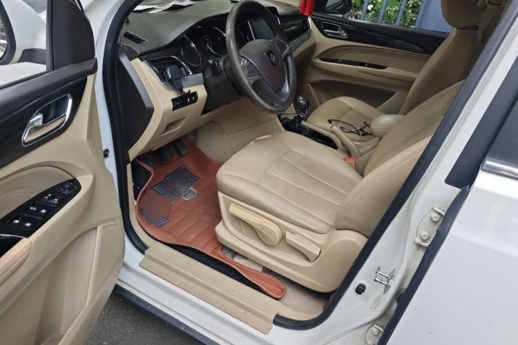 Used Baojun 730 2016 1.5L Manual Comfort Version 7 Seats China V Emission Standard Driver Seat