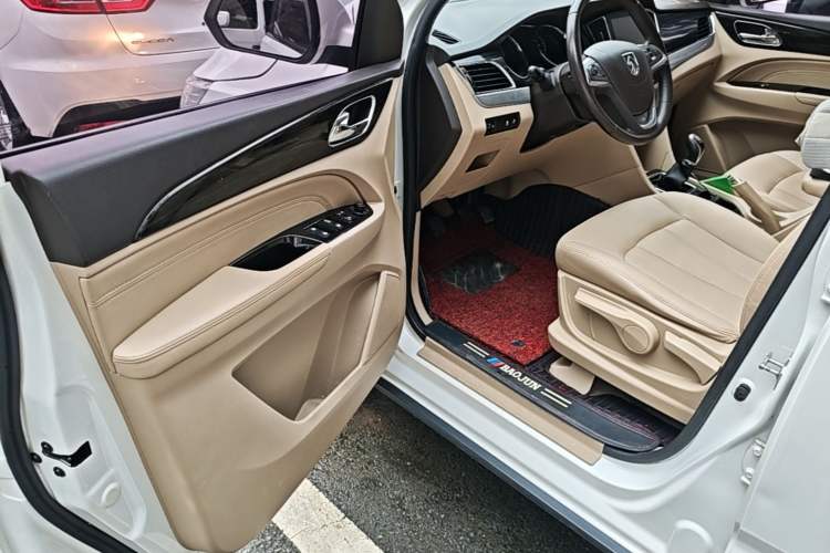 Used Baojun 730 2016 1.8L Manual Luxury Edition 7 Seats Driver Seat