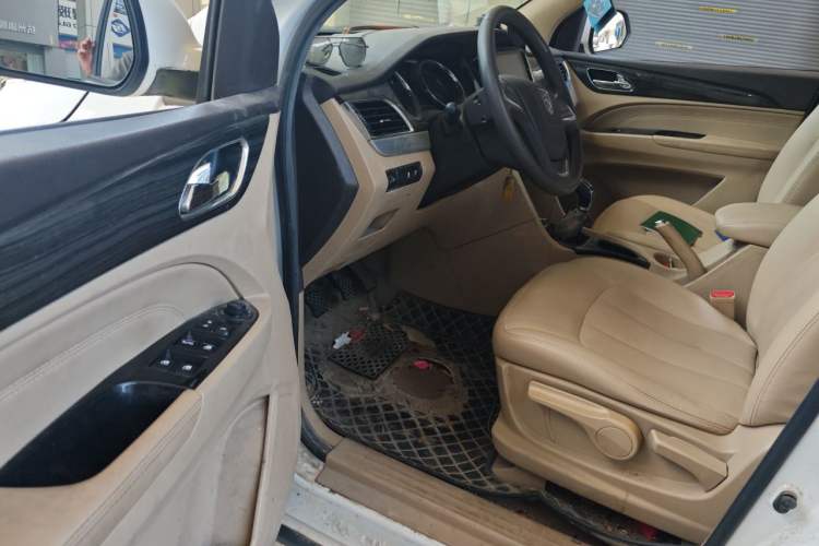 Used Baojun 730 2016 1.5L Manual Comfort Version 7 Seats China V Emission Standard Driver Seat
