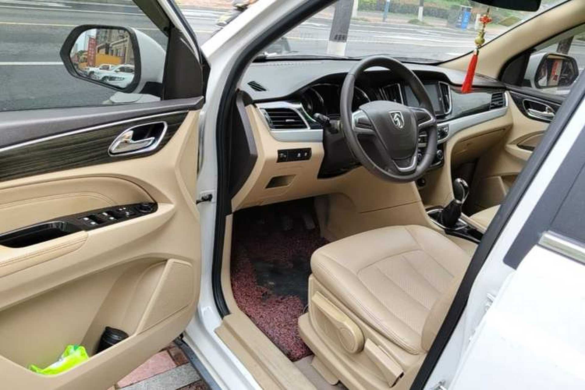Used Baojun 730 2016 1.5L Manual Comfort Version 7 Seats China V Emission Standard Driver Seat