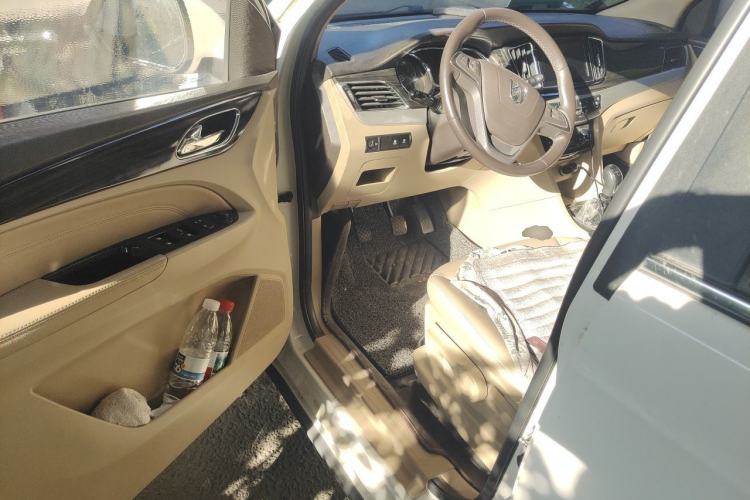 Used Baojun 730 2016 1.5T Manual Luxury Edition 7 Seats Driver Seat