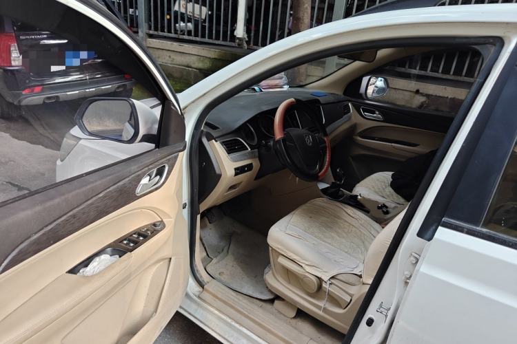 Used Baojun 730 2016 Revised 1.5L Manual Standard Version 7 Seats China V Emission Standard Driver Seat