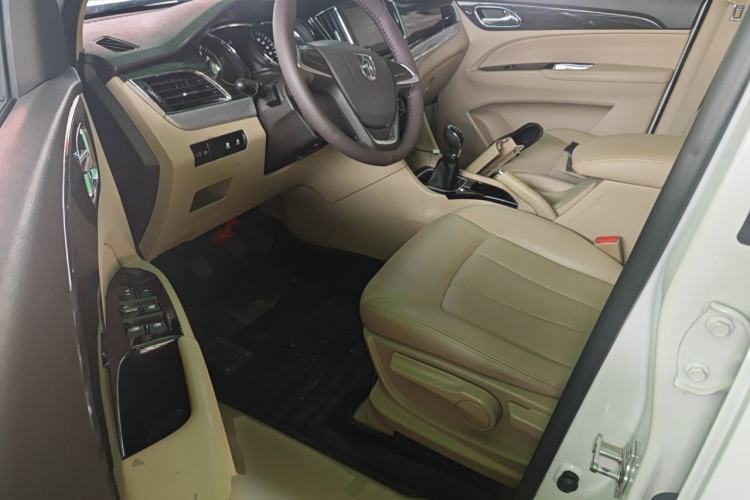 Used Baojun 730 2016 1.5L Manual Comfort Version 7 Seats China V Emission Standard Driver Seat