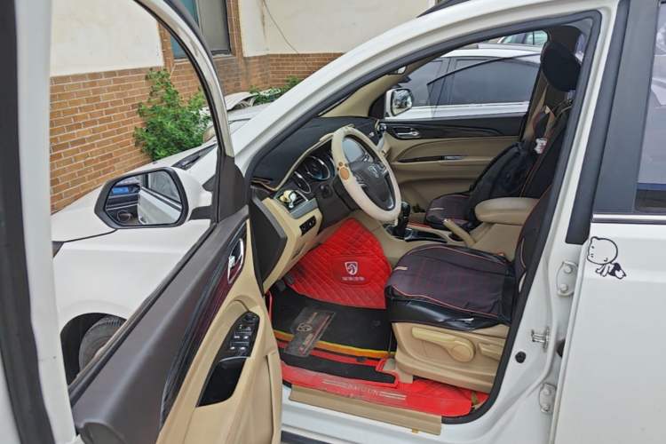 Used Baojun 730 2016 1.5L Manual Luxury Edition 7 Seats Driver Seat
