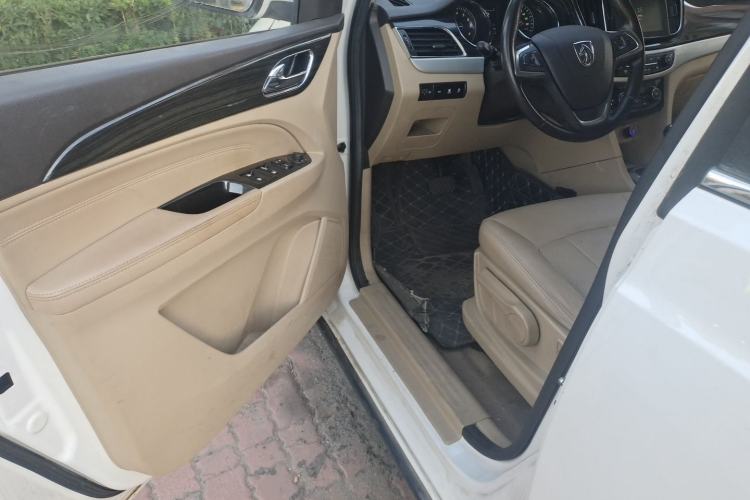 Used Baojun 730 2016 1.8L iAMT Luxury Model 7 Seats Driver Seat