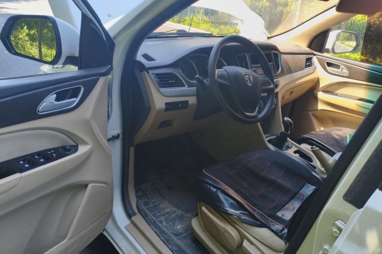 Used Baojun 730 2016 1.5L Manual Value Edition 7 Seats China V Emission Standard Driver Seat