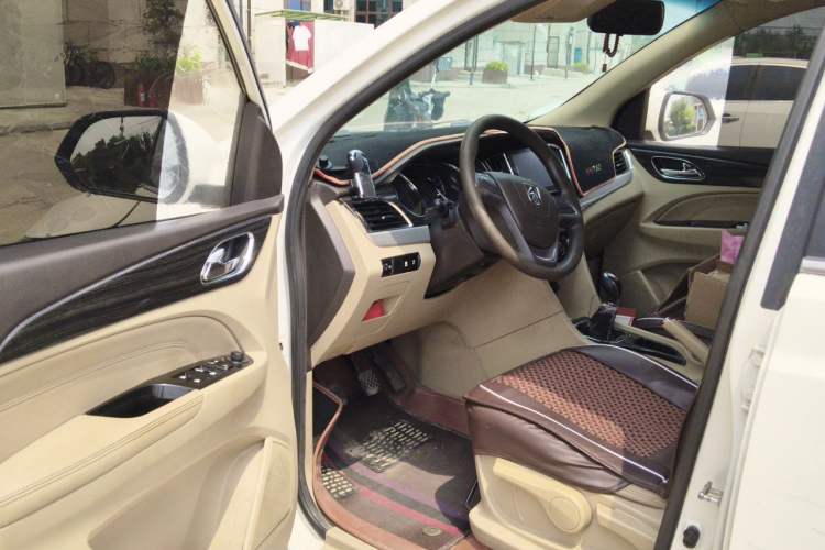 Used Baojun 730 2016 1.5L Manual Comfort Version 7 Seats China V Emission Standard Driver Seat