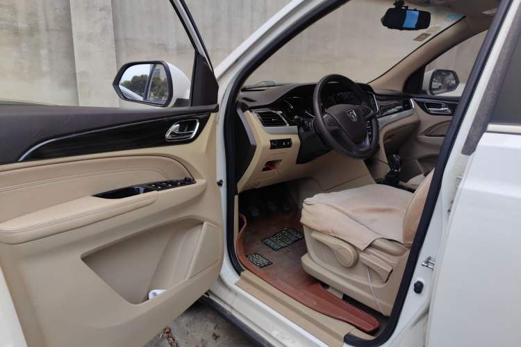 Used Baojun 730 2016 1.5L Manual Comfort Version 7 Seats China V Emission Standard Driver Seat