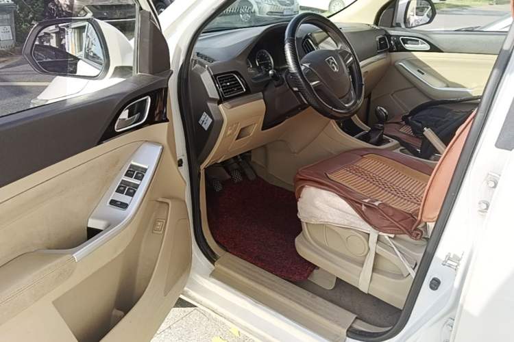 Used Baojun 730 2016 1.5L Manual Value Edition 7 Seats China V Emission Standard Driver Seat