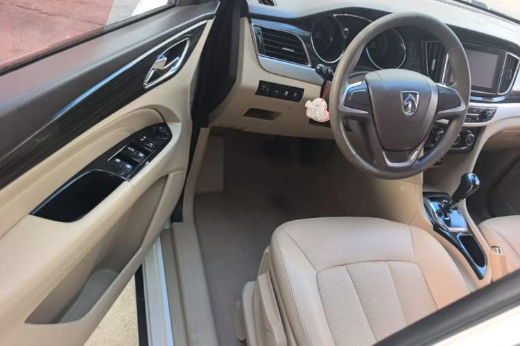 Used Baojun 730 2016 1.8L iAMT Comfort Version 7 Seats Driver Seat