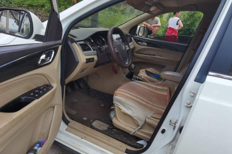 Used Baojun 730 2016 1.5L Manual Comfort Version 7 Seats China V Emission Standard Driver Seat