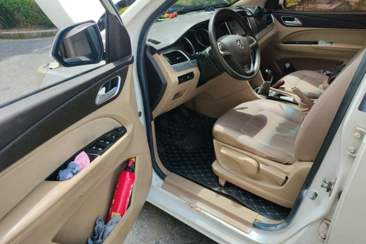 Used Baojun 730 2016 Revised 1.5L Manual Standard Version 7 Seats China V Emission Standard Driver Seat
