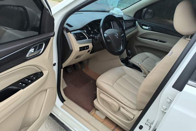 Used Baojun 730 2016 1.5L Manual Comfort Version 7 Seats China V Emission Standard Driver Seat