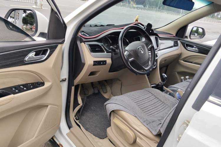 Used Baojun 730 2016 1.5L Manual Comfort Version 7 Seats China V Emission Standard Driver Seat