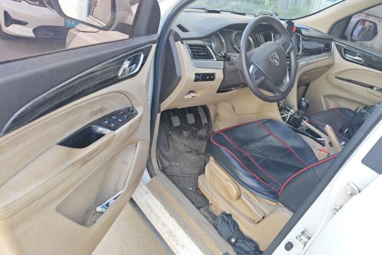 Used Baojun 730 2016 1.5L Manual Comfort Version 7 Seats China V Emission Standard Driver Seat