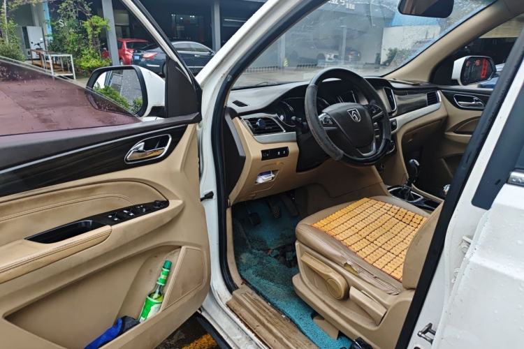 Used Baojun 730 2016 1.5T Manual Luxury Edition 7 Seats Driver Seat