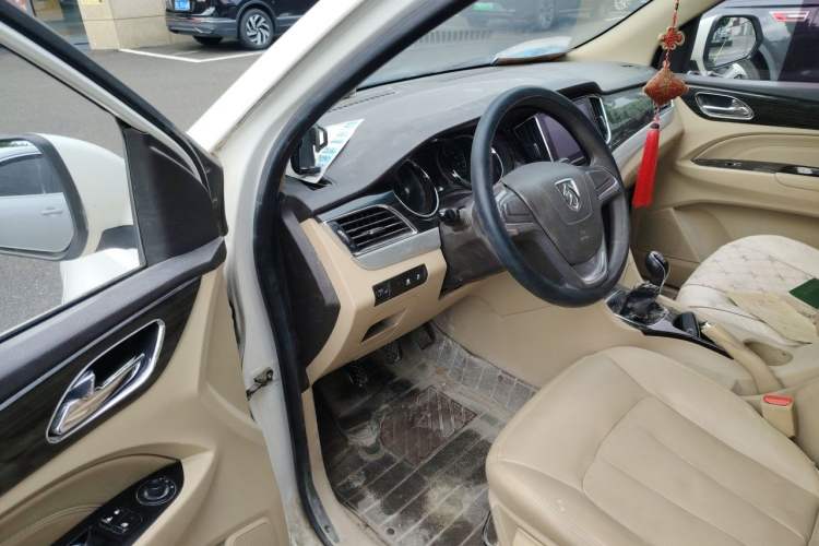Used Baojun 730 2016 1.5L Manual Comfort Version 7 Seats China V Emission Standard Driver Seat