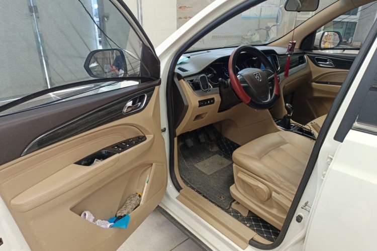 Used Baojun 730 2016 1.5L Manual Comfort Version 7 Seats China V Emission Standard Driver Seat