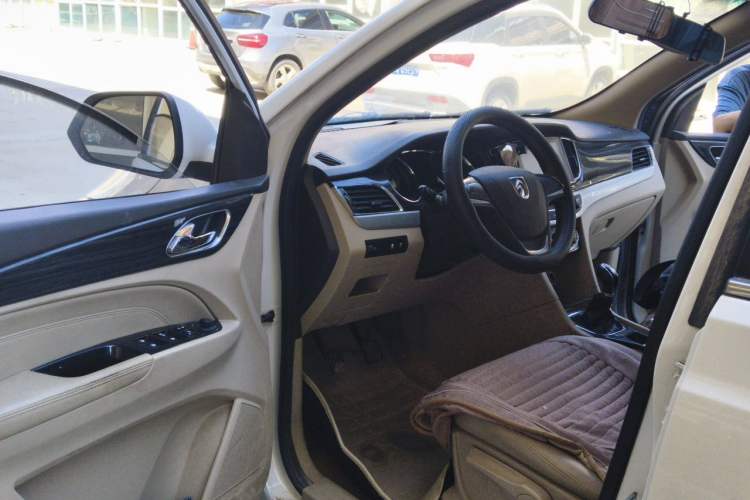 Used Baojun 730 2016 1.5L Manual Comfort Version 7 Seats China V Emission Standard Driver Seat