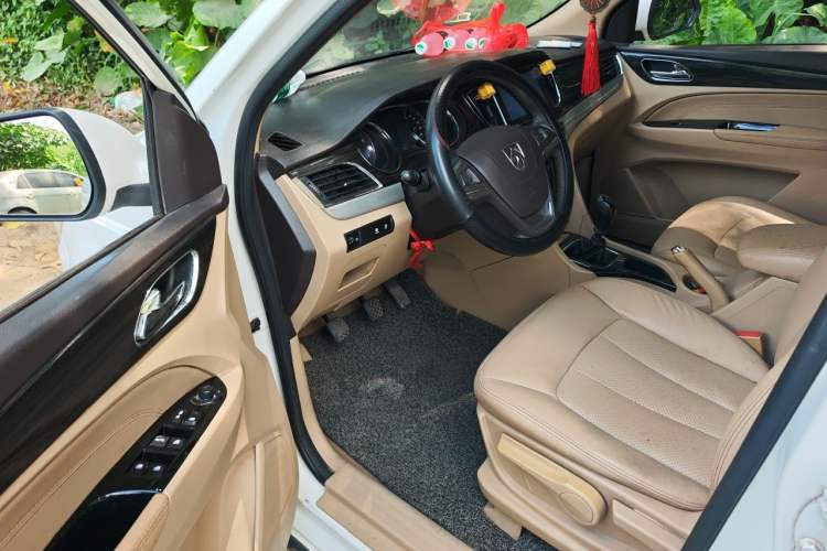 Used Baojun 730 2016 1.5T Manual Luxury Edition 7 Seats Driver Seat