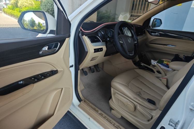 Used Baojun 730 2016 1.5T Manual Luxury Edition 7 Seats Driver Seat