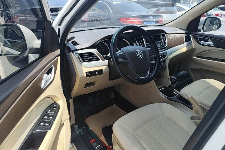 Used Baojun 730 2016 Revised 1.5L Manual Standard Version 7 Seats China V Emission Standard Driver Seat