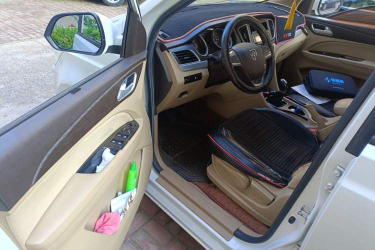 Used Baojun 730 2016 1.5L Manual Value Edition 8 Seats China V Emission Standard Driver Seat