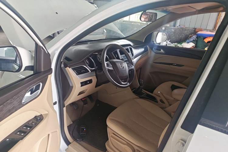 Used Baojun 730 2016 1.5L Manual Standard Version 7 Seats Driver Seat