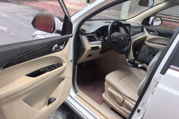 Used Baojun 730 2016 1.5T Manual Comfort Version 7 Seats Driver Seat