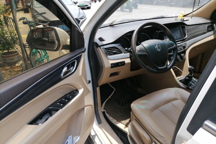 Used Baojun 730 2016 1.5L Manual Comfort Version 7 Seats China V Emission Standard Driver Seat