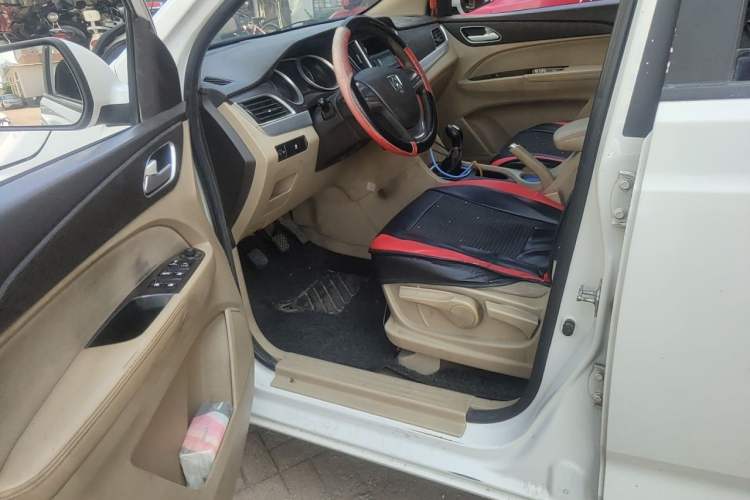 Used Baojun 730 2016 1.5L Manual Standard Version 7 Seats Driver Seat