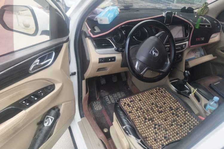 Used Baojun 730 2016 1.5L Manual Comfort Version 7 Seats China V Emission Standard Driver Seat