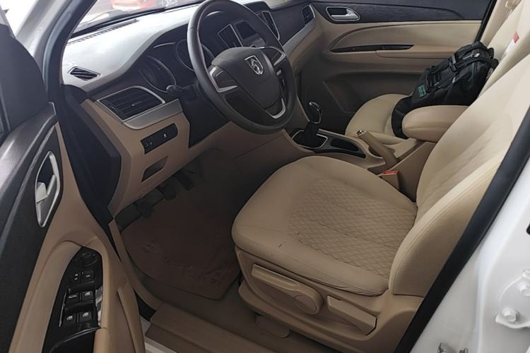 Used Baojun 730 2016 1.5L Manual Value Edition 7 Seats China V Emission Standard Driver Seat