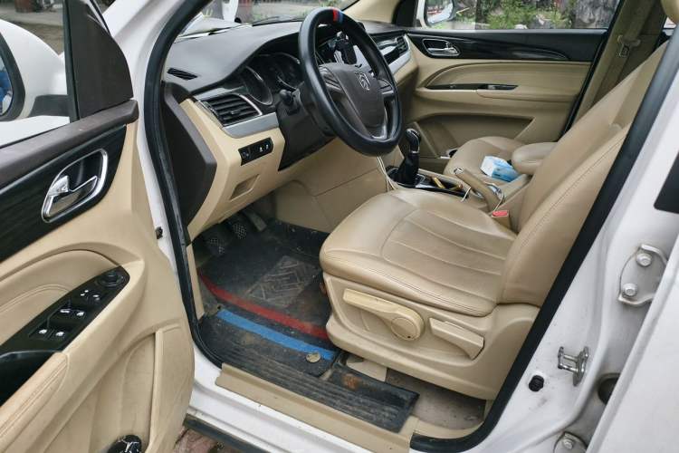 Used Baojun 730 2016 1.5L Manual Comfort Version 7 Seats China V Emission Standard Driver Seat