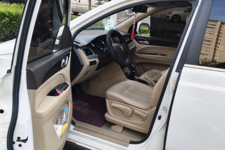 Used Baojun 730 2016 1.5L Manual Luxury Edition 7 Seats Driver Seat